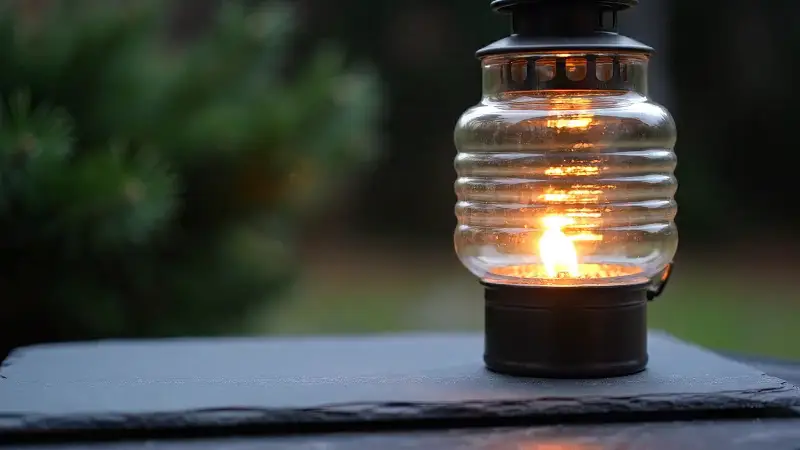 Still from the video “Wissen”
